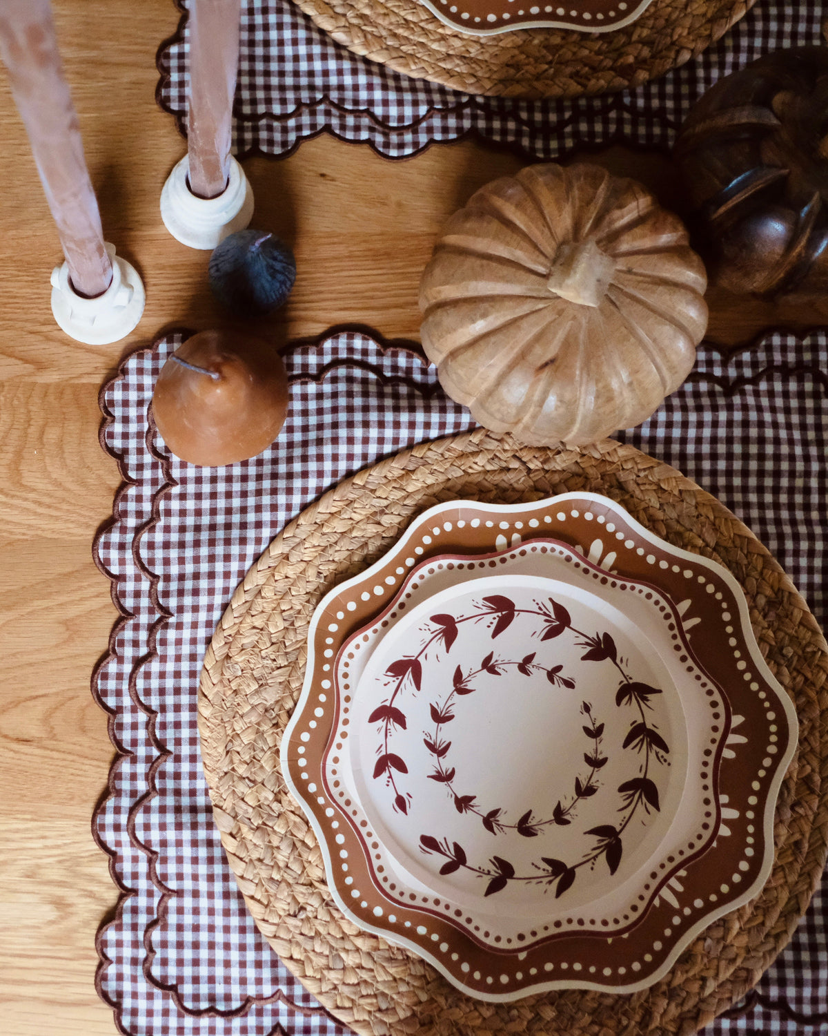 Plume Dinner Plate Set in Brass